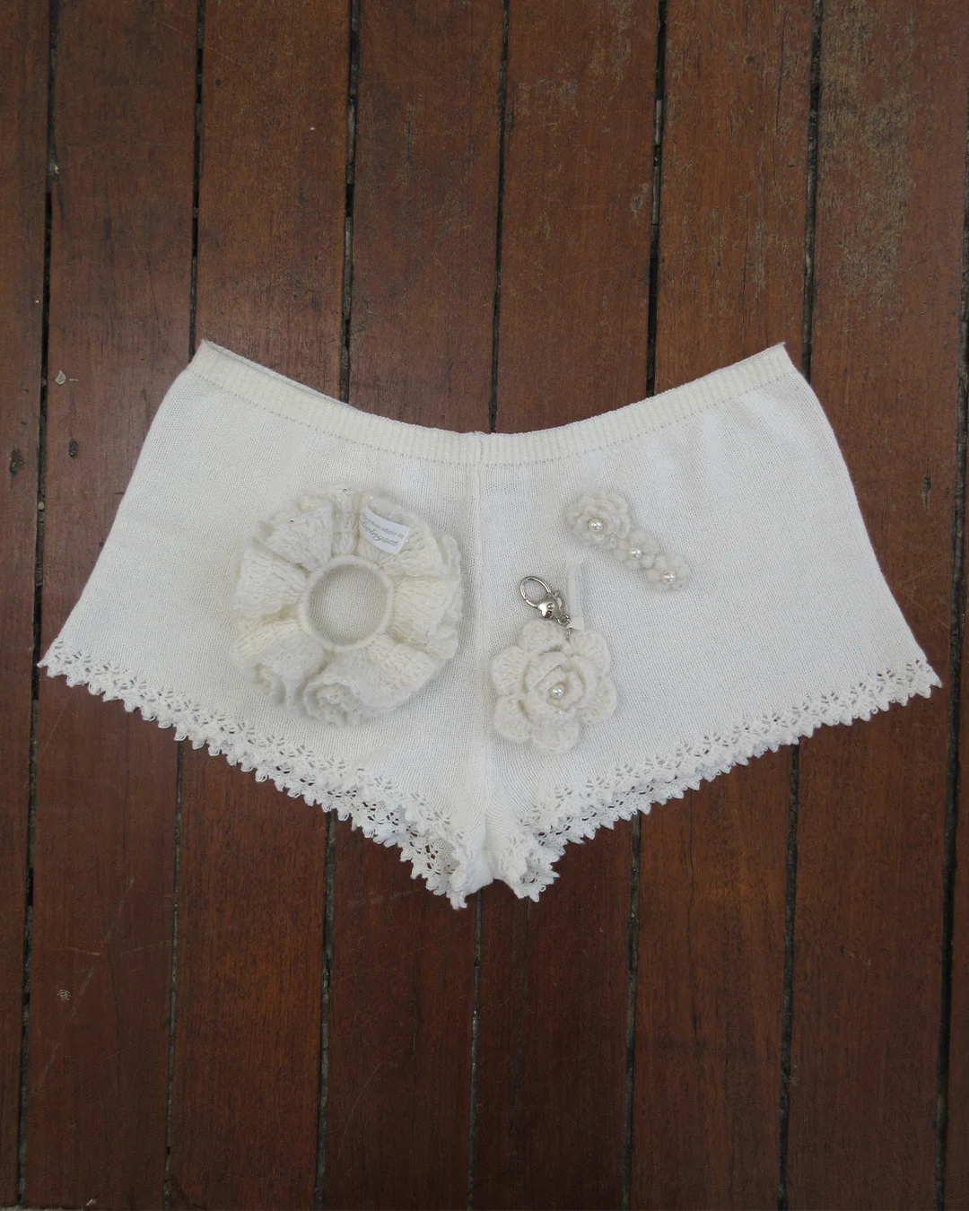 Crochet Pearl Flower Key Ring - Image 4