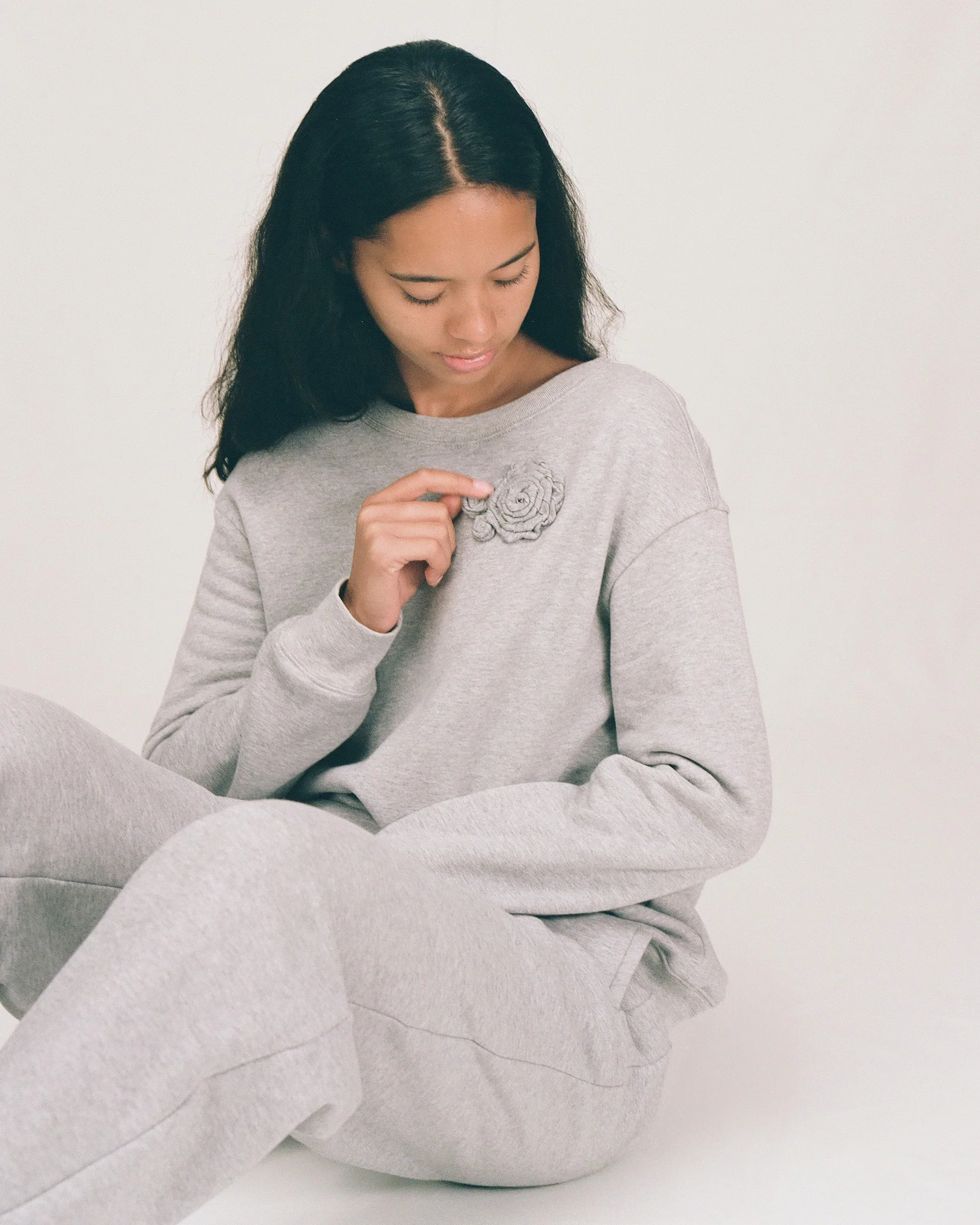 Rosette Sweatshirt - Grey - Image 3